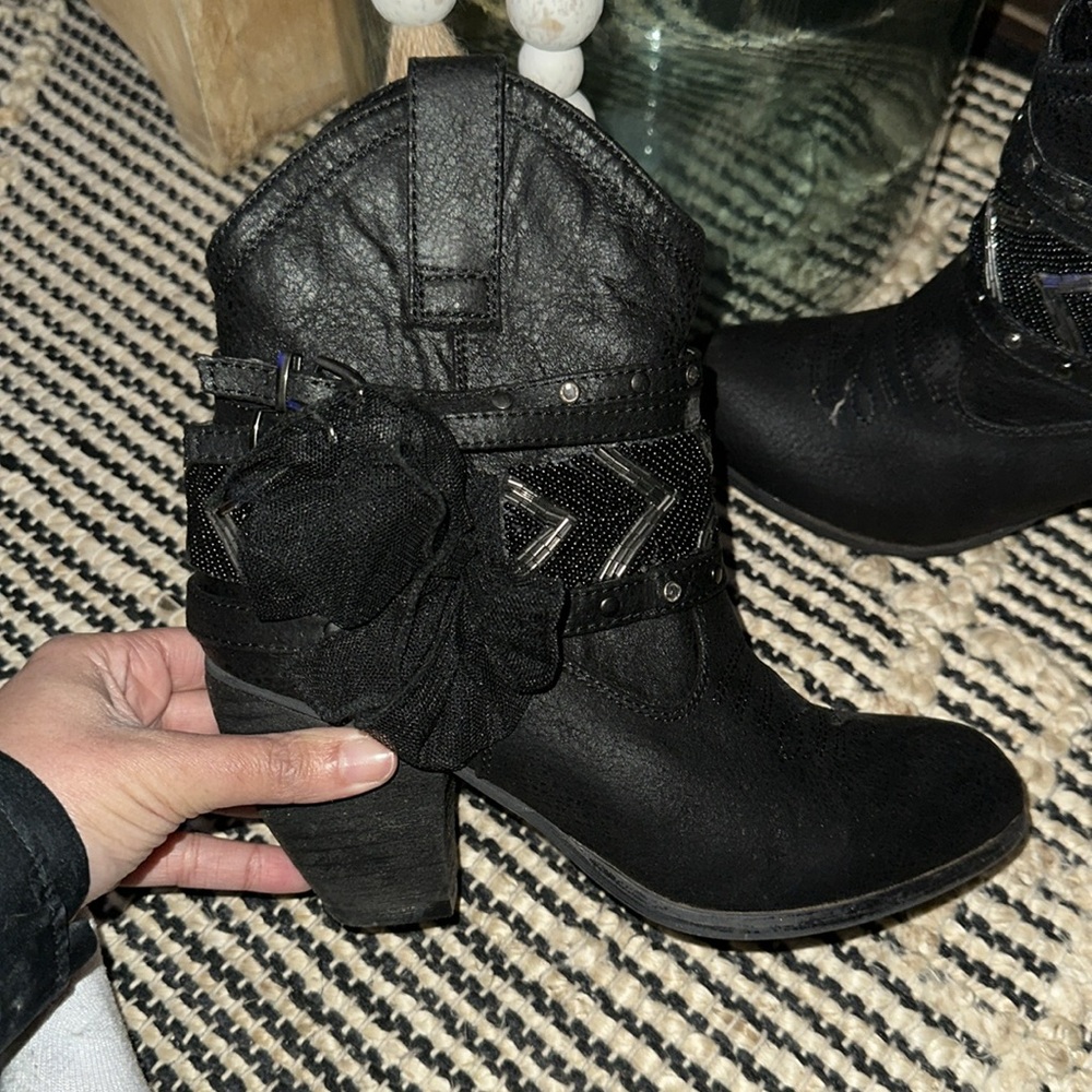 Not rated black boots - Picture 2 of 6